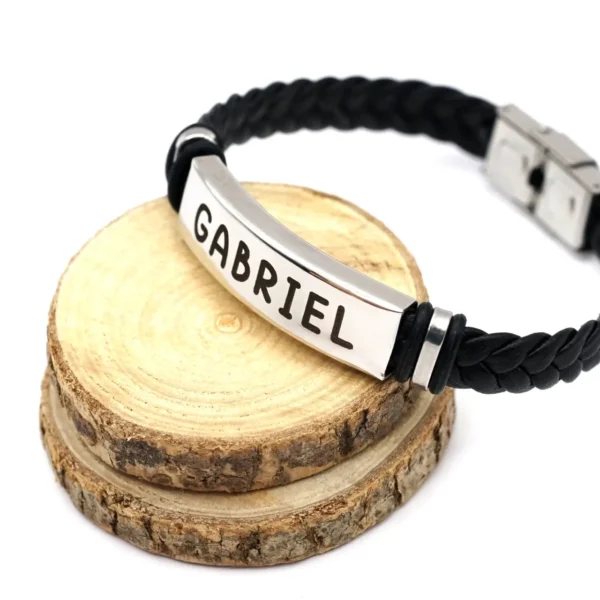 Bracelet en Cuir Tressé avec Plaque Métallique Personnalisée